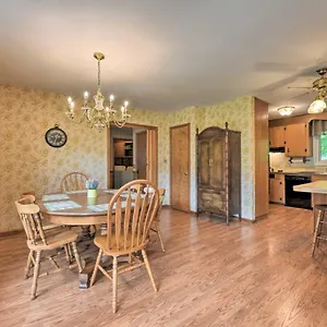 Cozy Retreat With Yard About 5 Mi To Dtwn , Charlotte United States